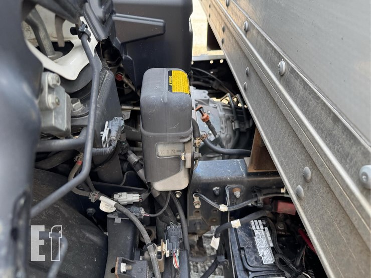 2018-hino-195-image-31