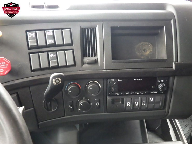 2023-volvo-vnl860-image-21