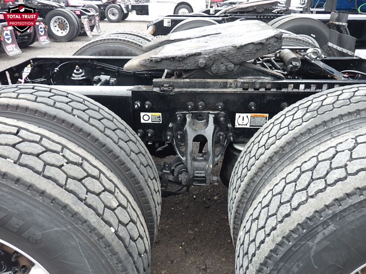 2023-peterbilt-579-image-8