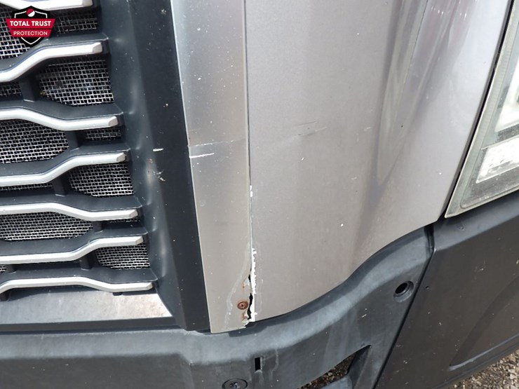 2019-volvo-vnl860-image-3