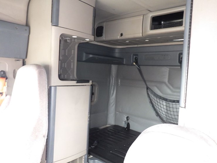 2018-freightliner-cascadia-125-evolution-image-24