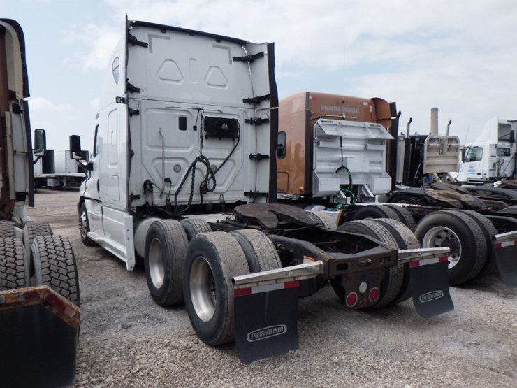 2015-freightliner-cascadia-125-evolution-image-17