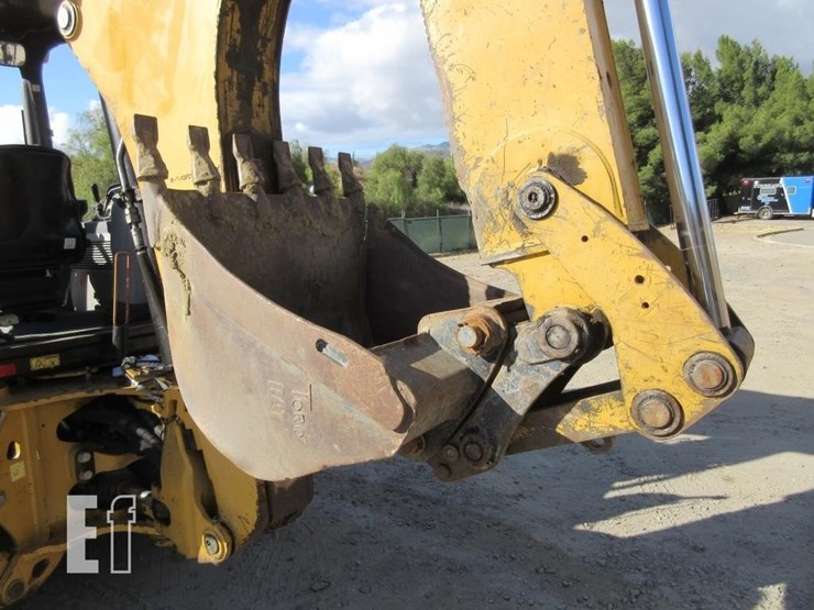 2013-caterpillar-420f-image-24