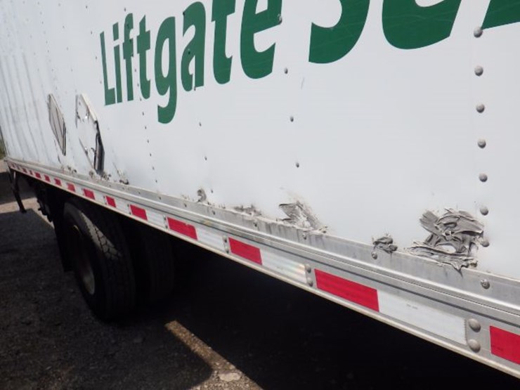 2016-freightliner-m2-106-image-6