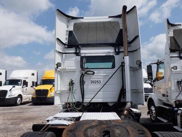 2020-volvo-vnr300-image-10