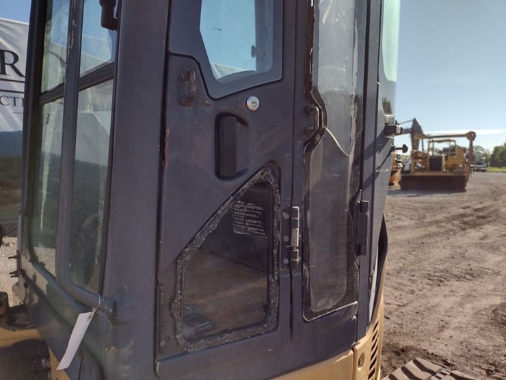 deere-35d-image-42
