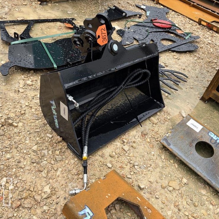 FUTURE 24" HYD TILTING EXCAVATOR BUCKET