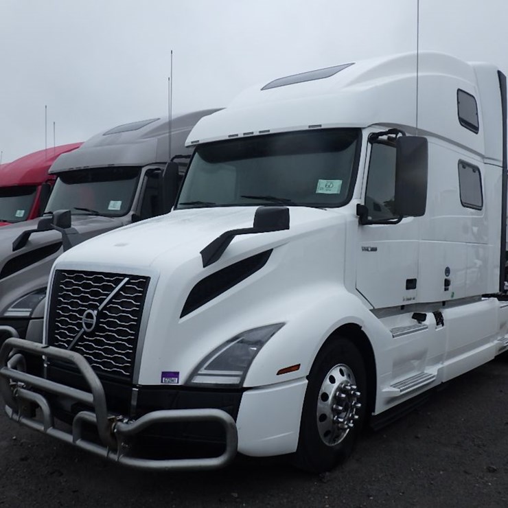 2023 VOLVO VNL860