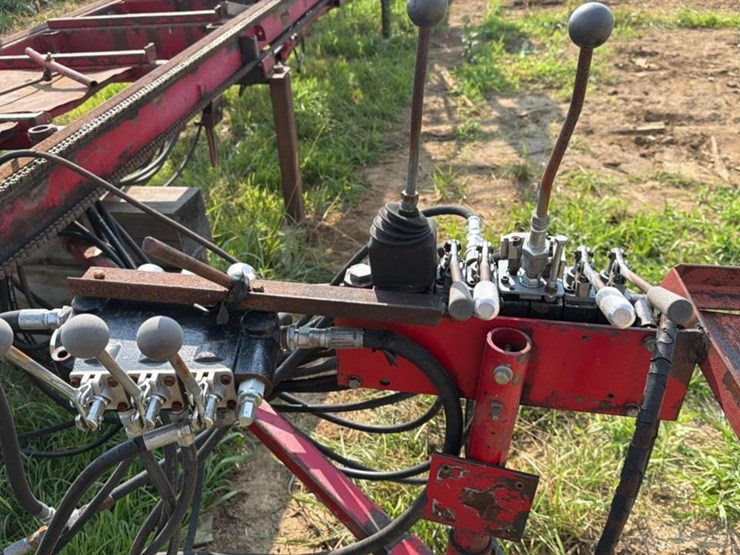 2007-john-deere-3320-image-34