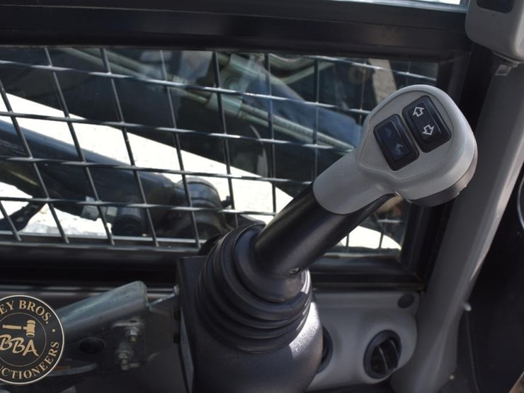 2019-new-holland-c232-image-41