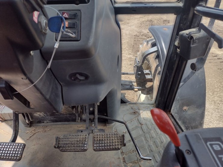 new-holland-ts100-image-10