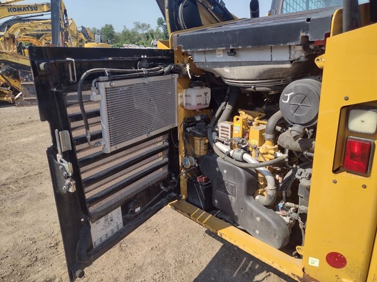 caterpillar-262d-image-25