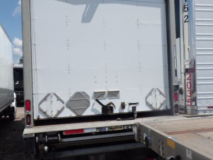2019-peterbilt-348-image-12