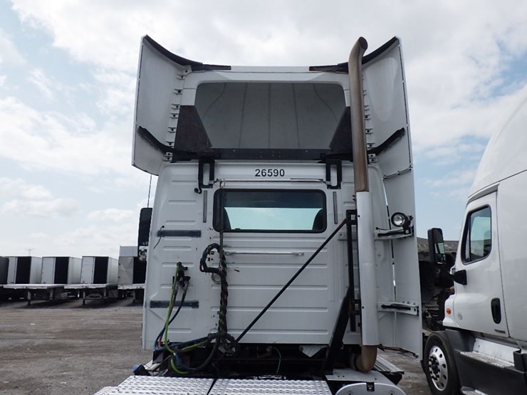 2016-volvo-vnl300-image-12