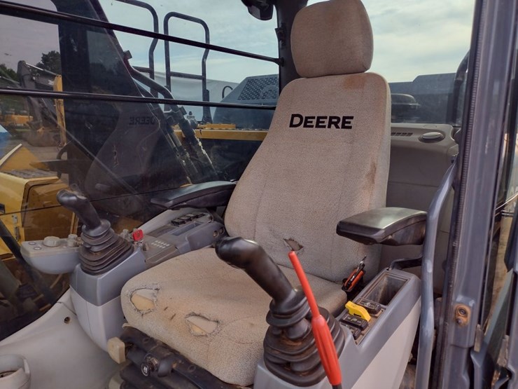 deere-210g-lc-image-11