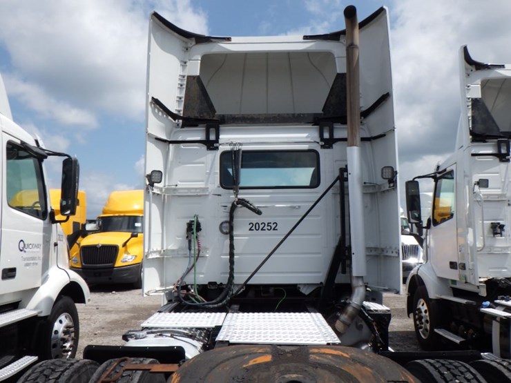 2020-volvo-vnr300-image-14