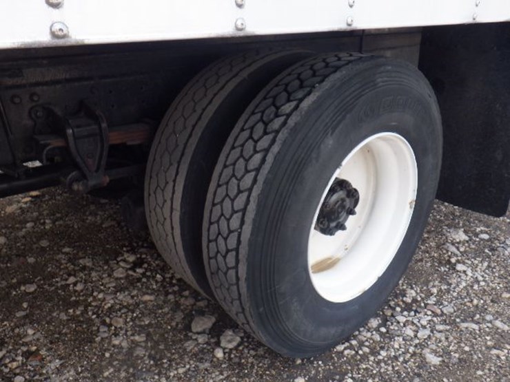2018-hino-268a-image-13