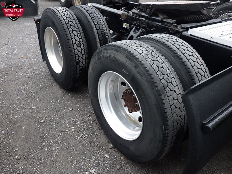 2023-peterbilt-579-image-8