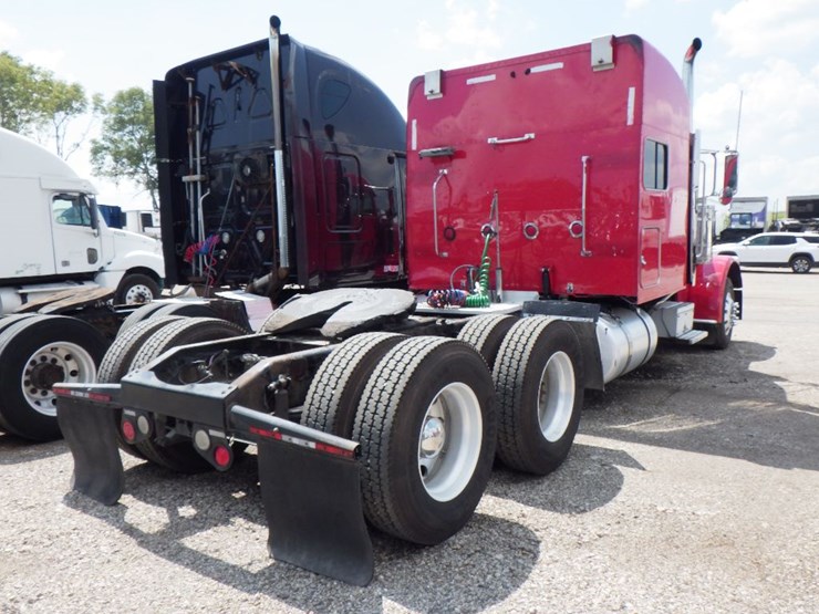 2012-peterbilt-389-image-9