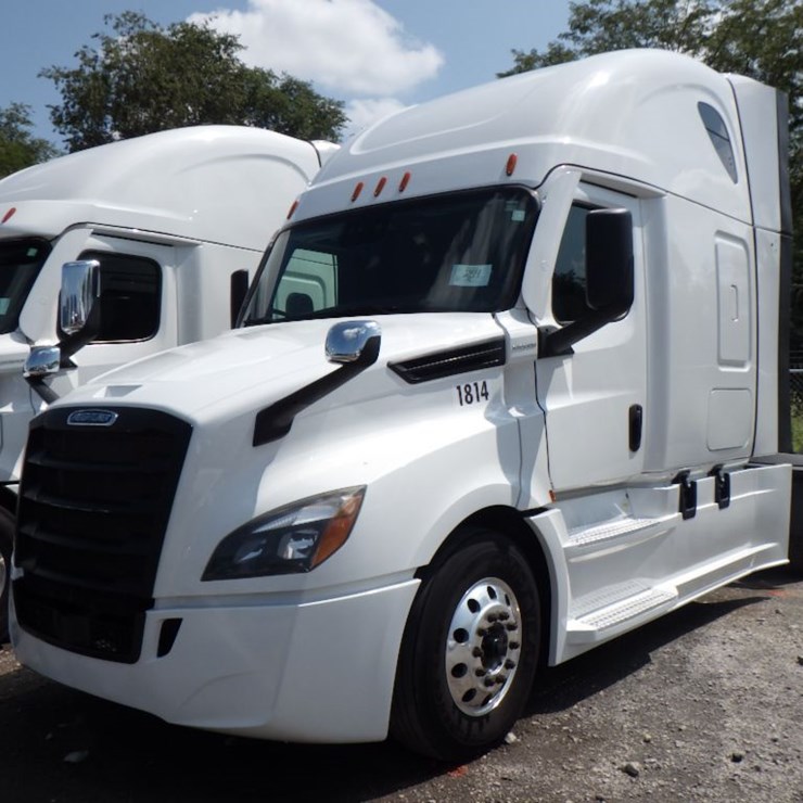 2021 FREIGHTLINER CASCADIA 126