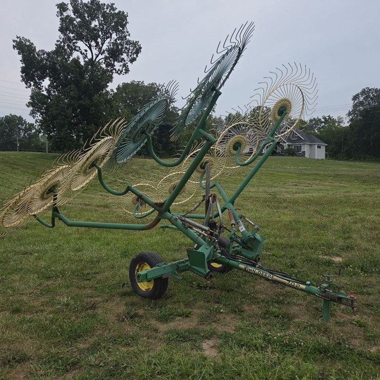 JOHN DEERE 702
