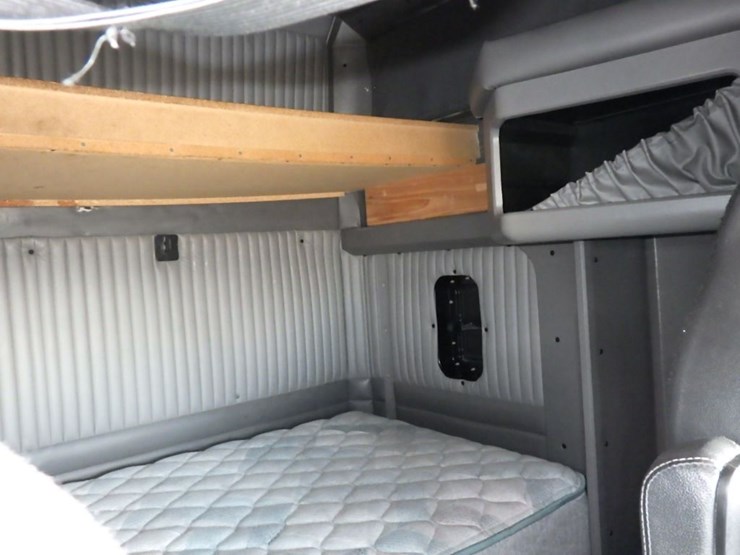 2016-kenworth-t800-image-4