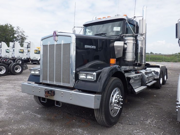 2016-kenworth-w900-image-1