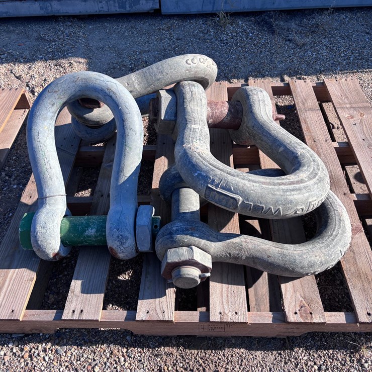 #40179 • (4) INDUSTRIAL SHACKLE