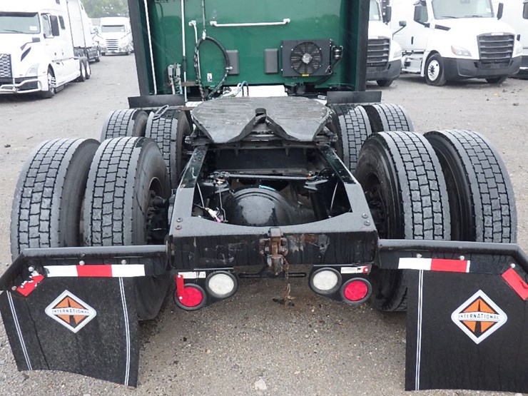 2021-peterbilt-579-image-12