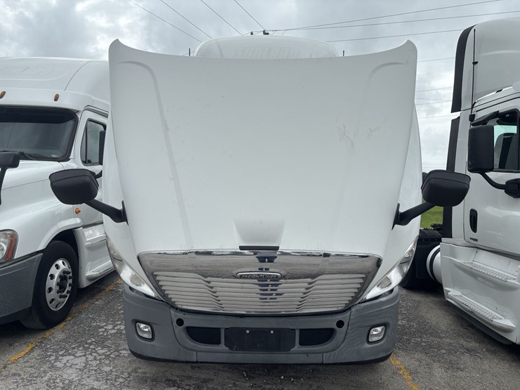 2016-freightliner-cascadia-125-evolution-image-16