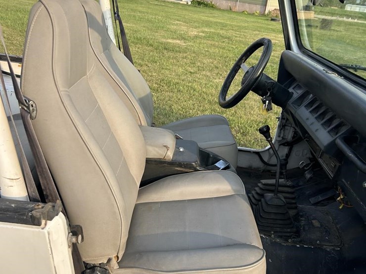 1993-jeep-wrangler-image-21
