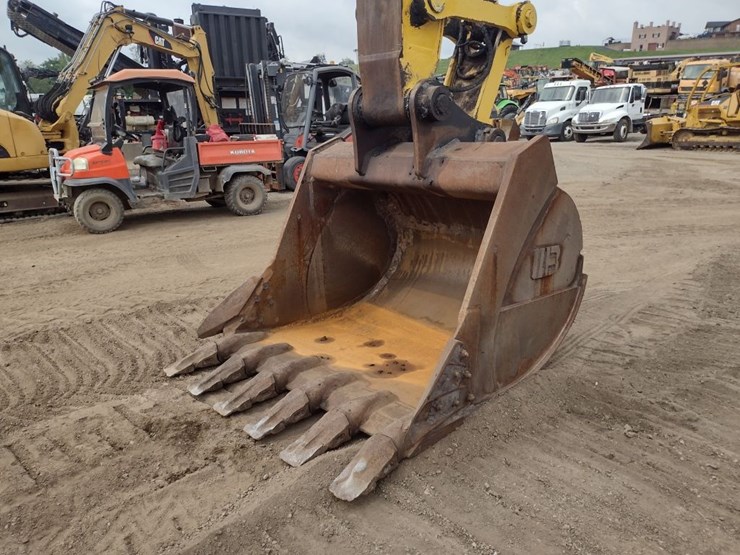 komatsu-pc360-lci-11-image-25