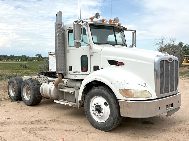 2008-peterbilt-384-image-1