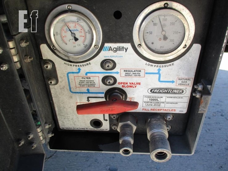 2013-freightliner-business-class-m2-112-image-14