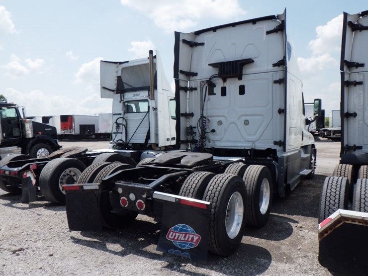 2016-freightliner-cascadia-125-evolution-image-10
