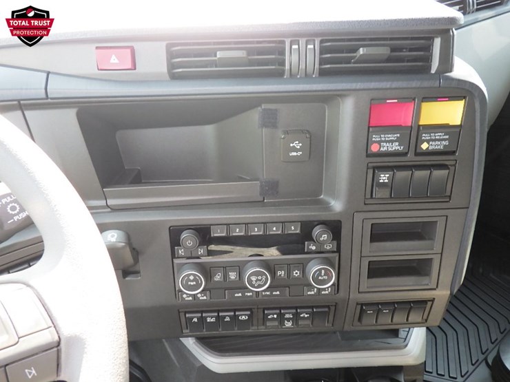 2026-volvo-vnl840-image-21