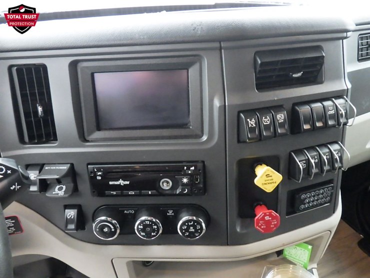 2023-peterbilt-579-image-26