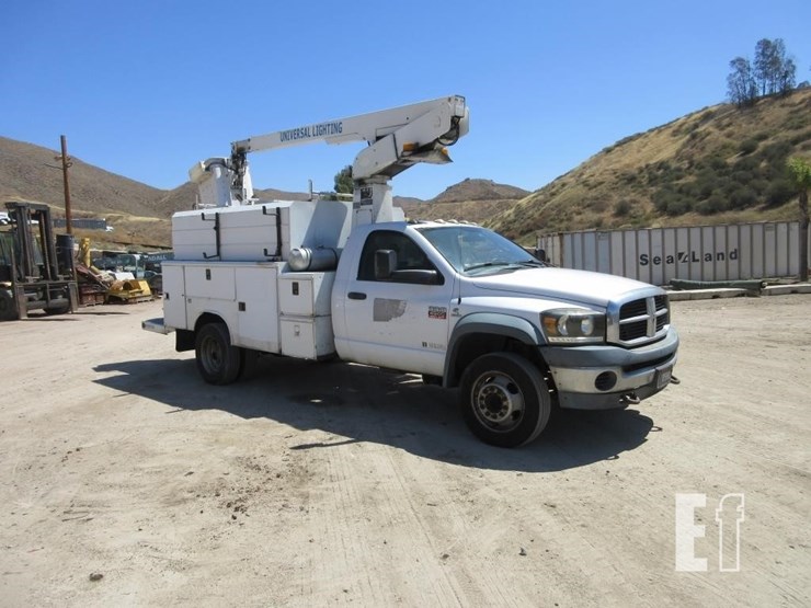 2010-dodge-ram-4500-image-2