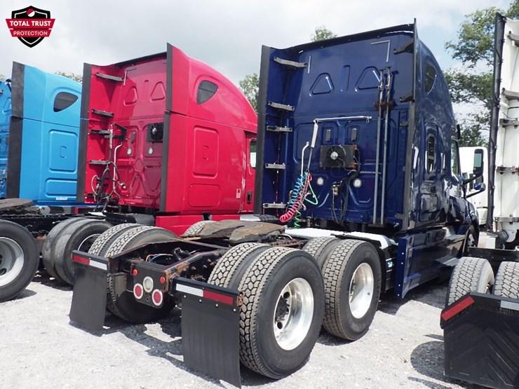 2019-freightliner-cascadia-126-image-10