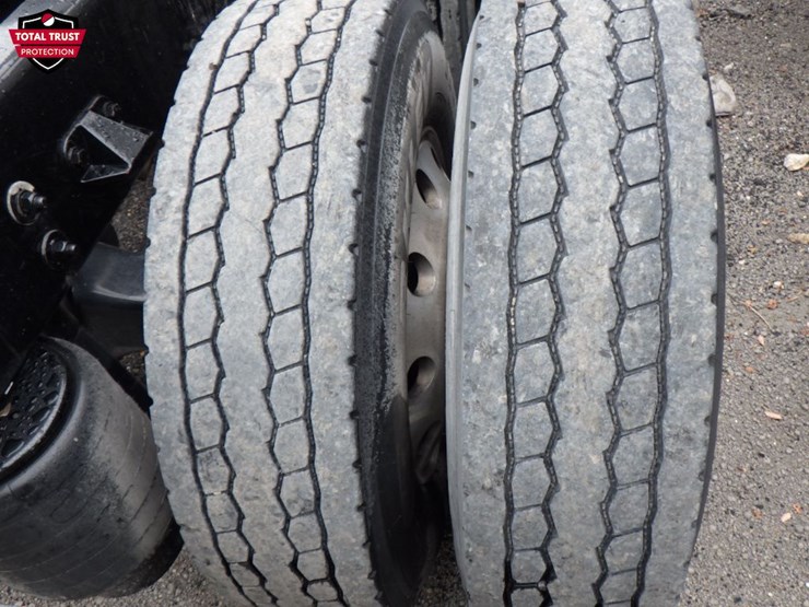 2022-kenworth-t680-image-8