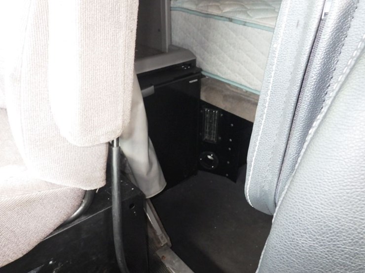 2016-kenworth-t800-image-22