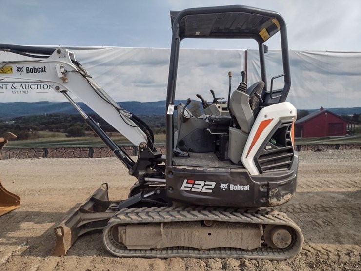 bobcat-e32-image-12