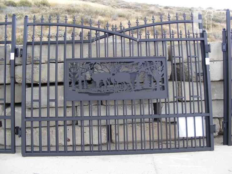 7'-x-20'-bi-parting-driveway-farm-gate-image-1