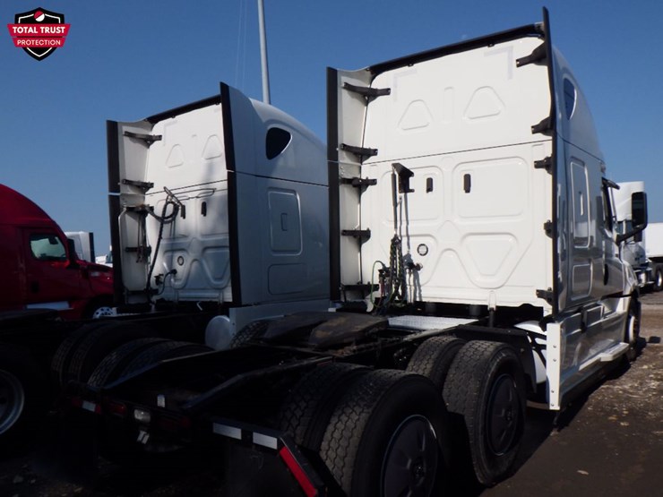 2022-freightliner-cascadia-126-image-7
