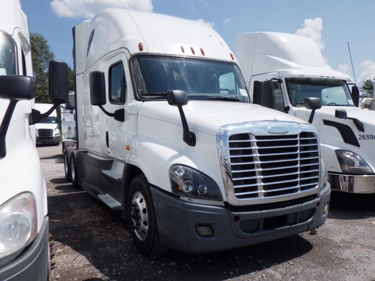 2016-freightliner-cascadia-125-evolution-image-3