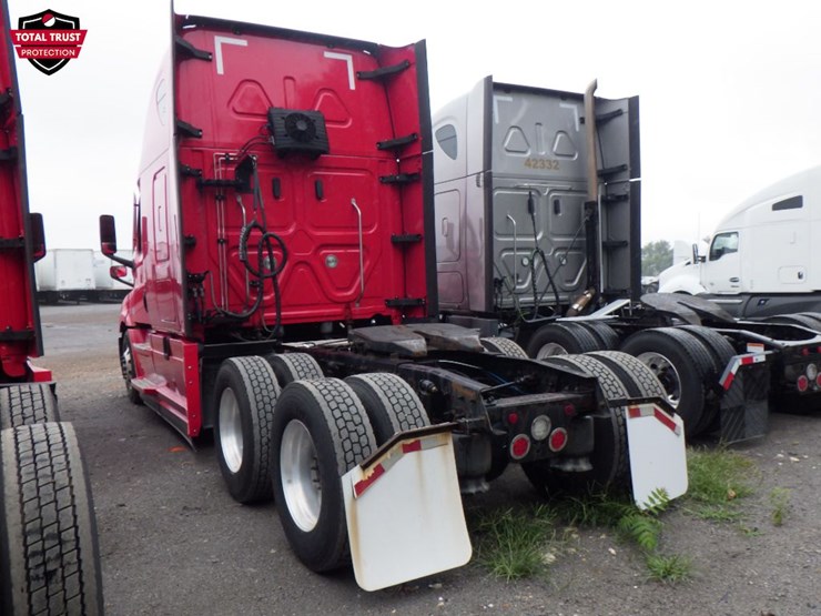 2022-freightliner-cascadia-126-image-14