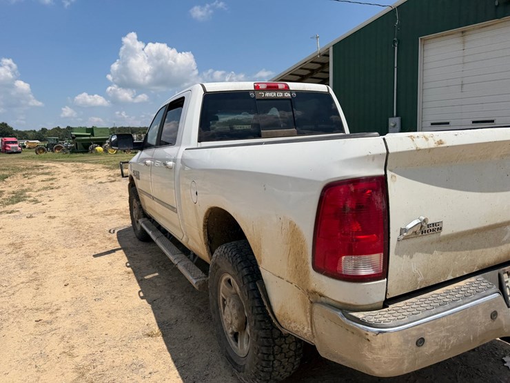 2015-dodge-2500-image-19