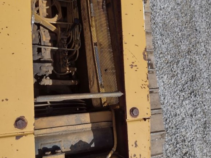 caterpillar-d4c-image-23
