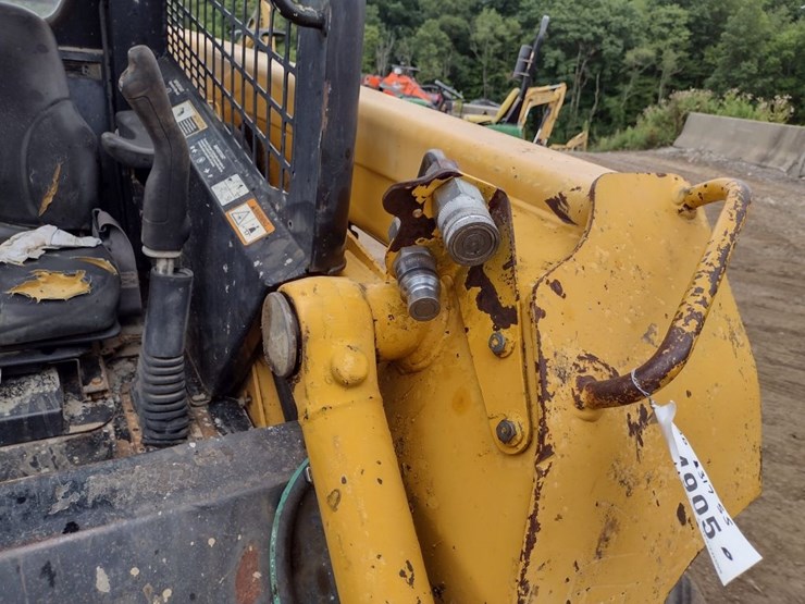 john-deere-317-image-21