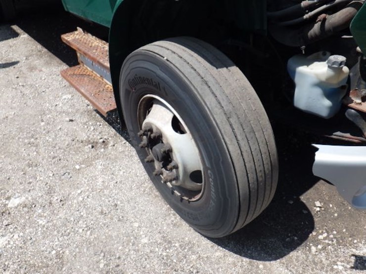 2016-freightliner-m2-106-image-27